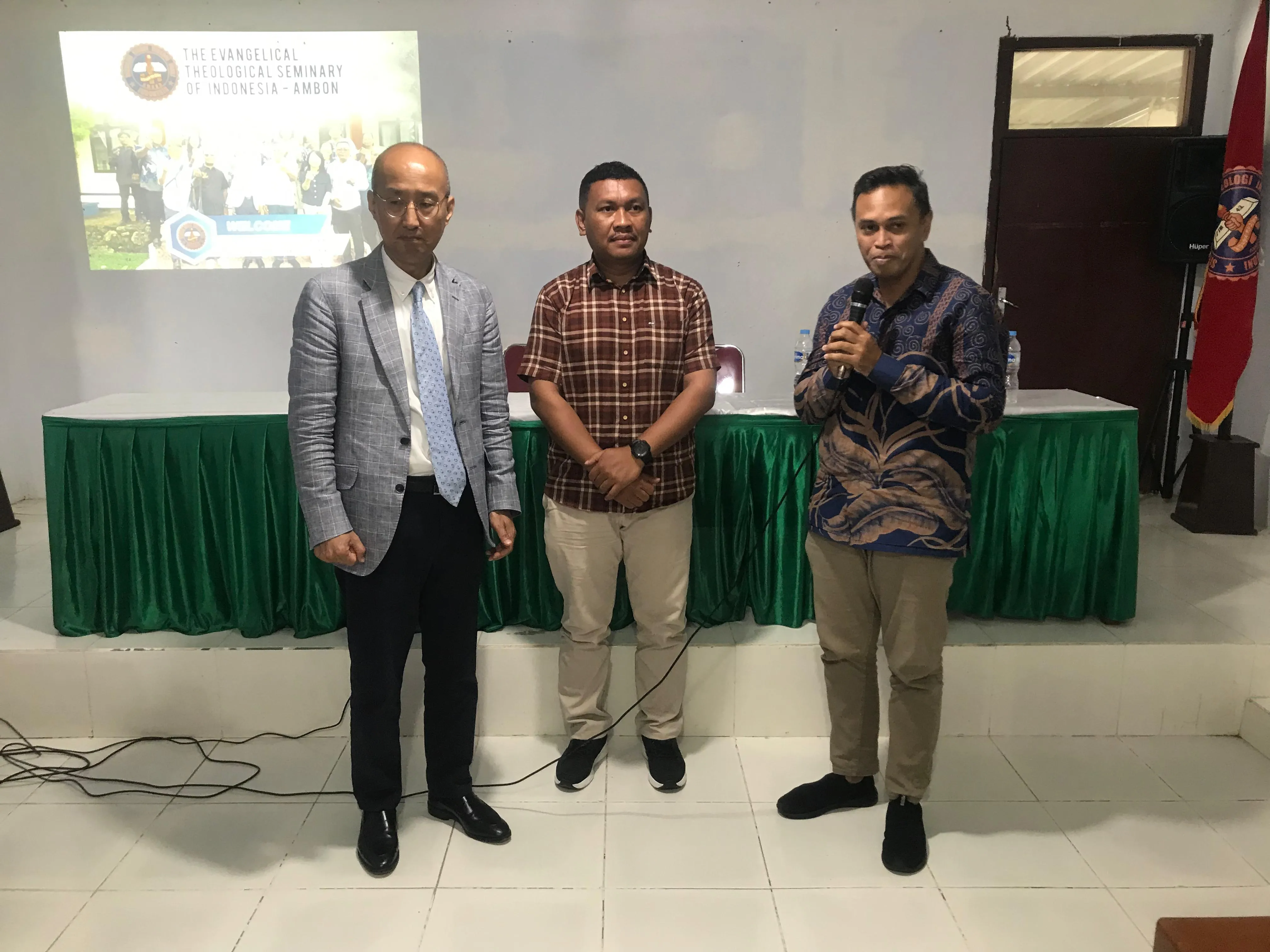 Pelaksanaan Seminar Dosen I - Memahami Misteri Trinitas